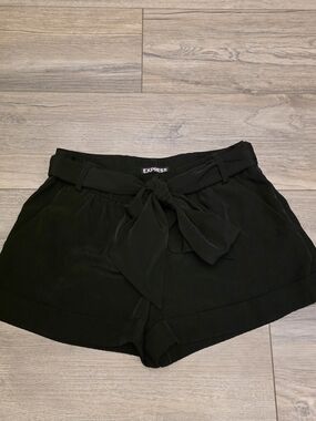Express Black High-Waisted Dressy Shorts with Tie Belt Size 0